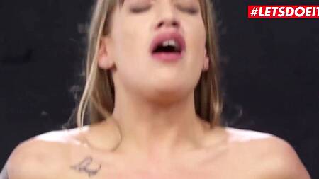 Безумное межрассовое порево в анал красотки с бывалым чернокожим мачо