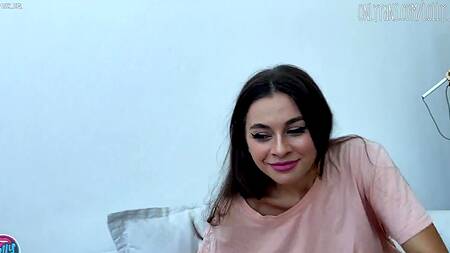 Успокоительная сперма на больших сиськах для нервной Lolly Lips  после титсджоба