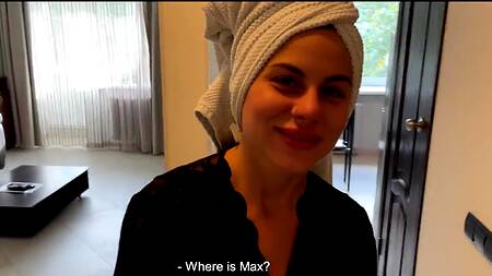 По быстрому оттрахал сексапильную подружку друга с большими сиськами