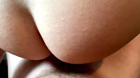 По быстрому оттрахал сексапильную подружку друга с большими сиськами