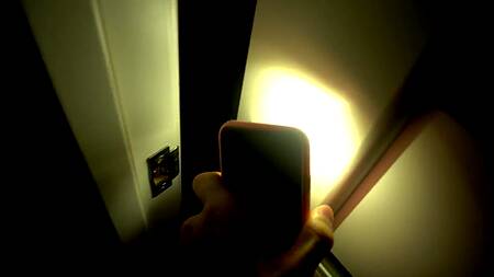 Захотел трахнуть тугую киску горячей сестры с классными сиськами посреди ночи