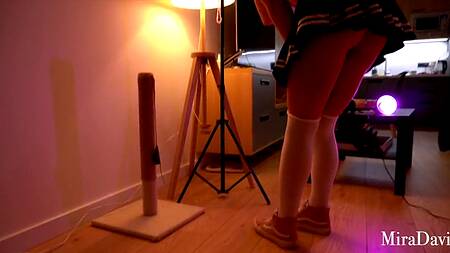 Молоденькая ТикТокешра не отказалась попрыгать на хую после сьемок очередного видео