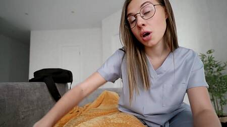 Задержал красивую грудастую медсестру крепким стояком и жарким сексом