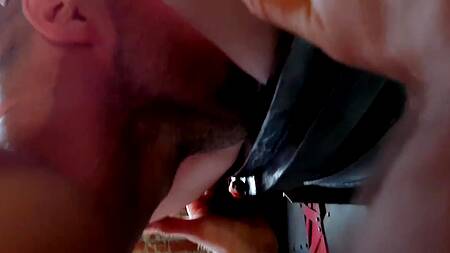 Эротическая фотосессия обернулась горячим оральным сексом с рыженькой сучкой