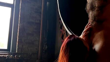 Эротическая фотосессия обернулась горячим оральным сексом с рыженькой сучкой