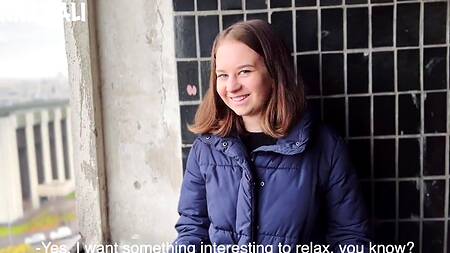 Русская цыпочка взяла в рот хуй соседа, чтобы отомстить неблагодарному бойфренду