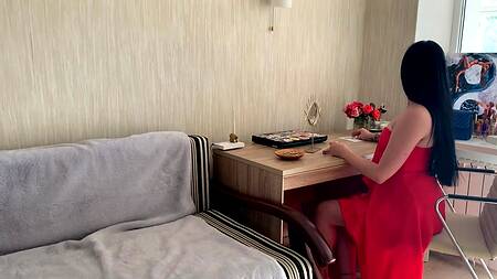 Пьяная русская девушка хочет грязного секса с камшотом прежде чем ее вырубит