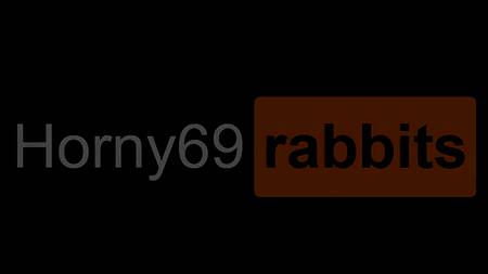 Брюнетка очень возбуждается от сосания члена и просит отжарить ее раком