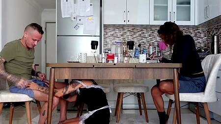 Обкончал горничной всю спину после быстрого секса раком пока не видела жена