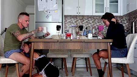 Обкончал горничной всю спину после быстрого секса раком пока не видела жена