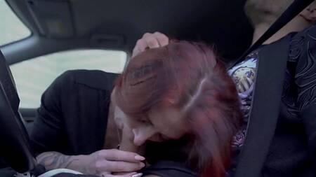 Пьяная московская девушка захотела отсосать в машине вместо фотосессии