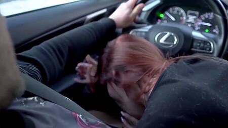 Пьяная московская девушка захотела отсосать в машине вместо фотосессии