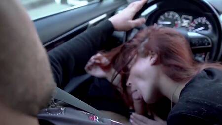 Пьяная московская девушка захотела отсосать в машине вместо фотосессии