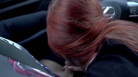 Пьяная московская девушка захотела отсосать в машине вместо фотосессии