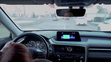 Пьяная московская девушка захотела отсосать в машине вместо фотосессии