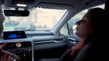 Пьяная московская девушка захотела отсосать в машине вместо фотосессии