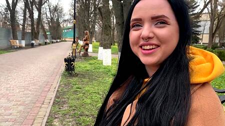 Запикапил в парке милашку брюнетку с большой жопой и круто отодрал раком