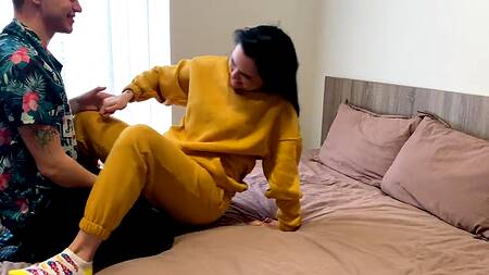 Запикапил в парке милашку брюнетку с большой жопой и круто отодрал раком