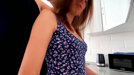 Разработал глотку юной красавицы длинным членом во время глубокого минета