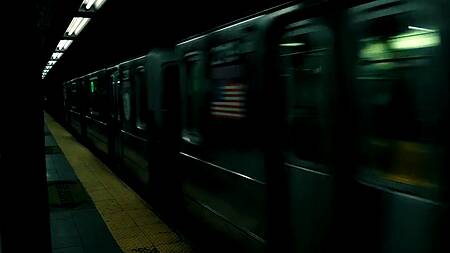 Миленькая студентка на гигантском черном хуе осуществляет мечту о жестком межрасовом сексе