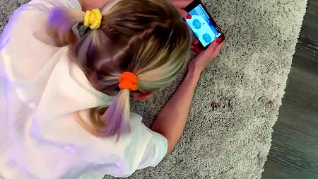 Выебал круглозадую блондинку в сетчатых колготках в каждую дырку по очереди