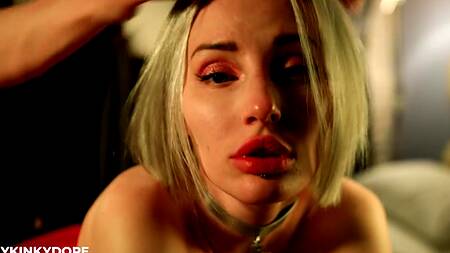 Жаркую блондинку грубо оттрахали раком и воспользовались ртом для глубокого минета