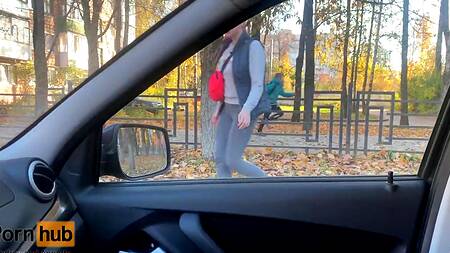 Грудастая русская милфа согласна трахаться с таксистом в качестве оплаты проезда