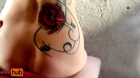 Грудастая русская милфа согласна трахаться с таксистом в качестве оплаты проезда