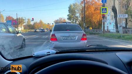 Грудастая русская милфа согласна трахаться с таксистом в качестве оплаты проезда