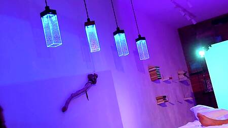 Рыженькая красотка с большой грудью отрывается на крепком члене качка