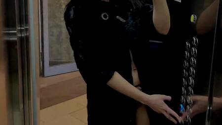 Распутная брюнетка в красивом белье готова трахаться с порога в позе раком