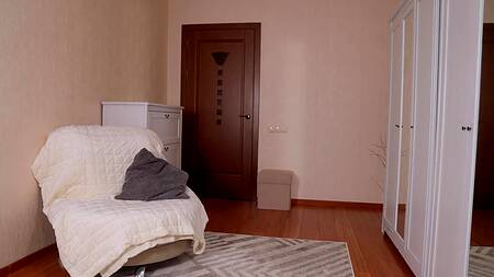 Сисястая Luna Roulette  трясет дойками на толстом члене любовника и болтает с мужем по телефону