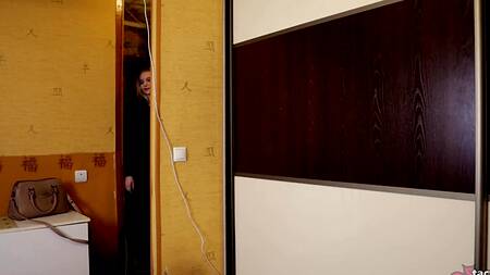 Оттрахал сестру глубоко в рот за ночные прогулки, обкончав после ее милую мордашку