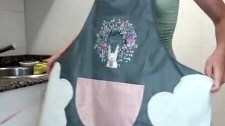 Сексуальная домохозяйка жарко трахается в ожидании окончания стирки