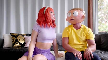 Косплеерша с классными сиськами отдала на растерзание тугую анальную дырку