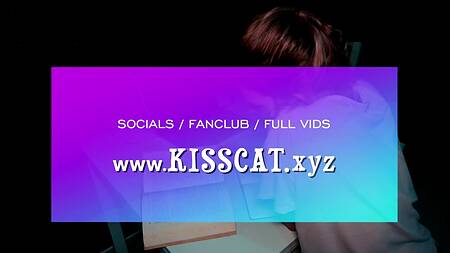 Дерзко выебал худенькую студентку за то, что смотрела порнушку и мастурбировала