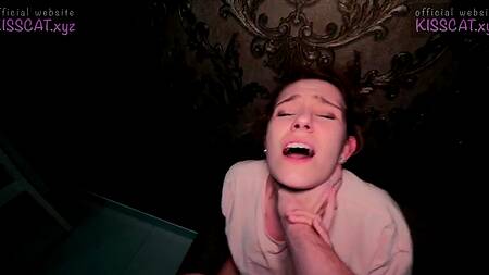 Дерзко выебал худенькую студентку за то, что смотрела порнушку и мастурбировала