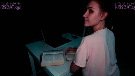 Дерзко выебал худенькую студентку за то, что смотрела порнушку и мастурбировала