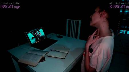 Дерзко выебал худенькую студентку за то, что смотрела порнушку и мастурбировала