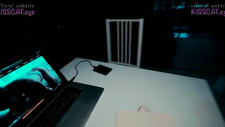 Дерзко выебал худенькую студентку за то, что смотрела порнушку и мастурбировала