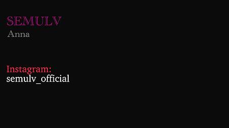 Блондинка заставила парня кончить своими большими сиськами и нежными ручками