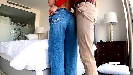 Заставил подружку с красивой попкой кончить от сладкого кунилингуса