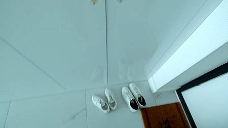 Трётся киской о большой член на 02:54; пися сразу потекла женской спермой на 03:13; мокрая писечка вблизи на 03:31. Присунул ей палец в тугую попку на 05:22. Худенькая милашка стонет от анальной боли на 07:13   Модель:Lana Emotional  Категория: русское