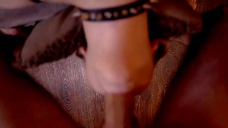 Новогодний трах в глотку блондинки и просто сочный минет в виде подарка под елкой