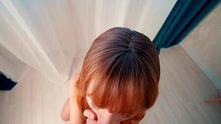 Красивая рыжая девушка попрыгала на жилистом члене и даже круто поебалась раком