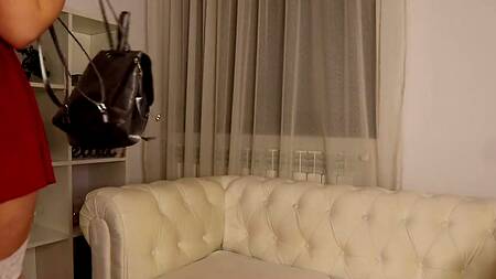 Пылкая блонда с большими буферами ублажила парня ртом, а затем и себя дрочкой