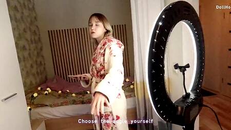 Наглый курьер отжарил соблазнительную русскую девушку и кончил на лицо