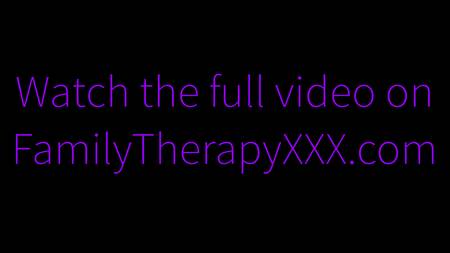 Лишь раз увидел узкую киску сестры и теперь постоянно хочет ее оттрахать