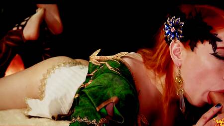 Сексуальный косплей с рыженькой нимфой дрочащей анал и трахающейся раком