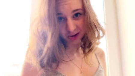 Сучка просит её пошлёпать по попке с 06:24; придушивает себя на 06:30; трах на подоконнике крупным планом на 07:11; дрочит член брату на 07:57, 08:45   Модель:Anna Bali  Категория: русское